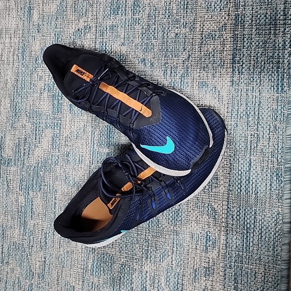 Nike running shoe - Picture 3 of 7